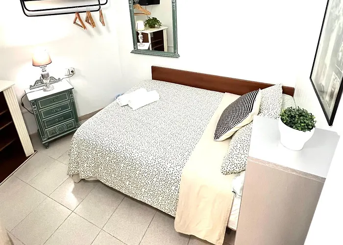 Alquiler De Privada Con Areas De Sala, Cocina Y Bano Que Se Comparten Cerca Al Mar! בית אירוח Alcalá
