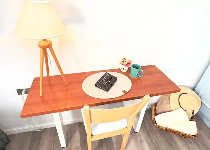 Alquiler De Privada Con Areas De Sala, Cocina Y Bano Que Se Comparten Cerca Al Mar! * Alcalá