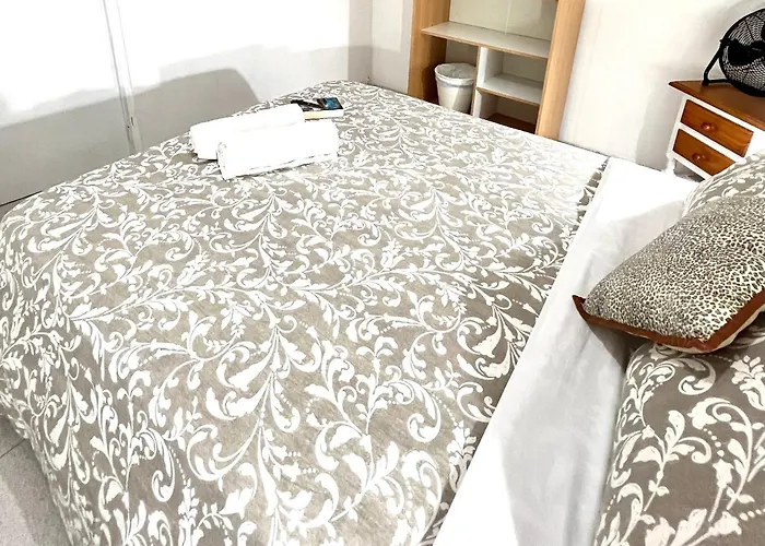 Alquiler De Privada Con Areas De Sala, Cocina Y Bano Que Se Comparten Cerca Al Mar!