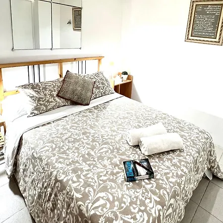 Alquiler De Privada Con Areas De Sala, Cocina Y Bano Que Se Comparten Cerca Al Mar! *