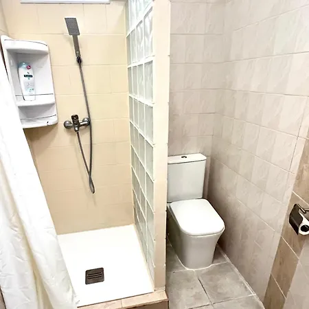 Alquiler De Privada Con Areas De Sala, Cocina Y Bano Que Se Comparten Cerca Al Mar! Privatunterkunft Alcalá la Real