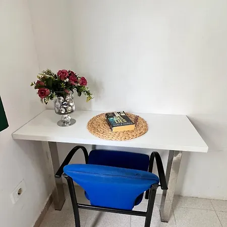 Privatunterkunft Alquiler De Privada Con Areas De Sala, Cocina Y Bano Que Se Comparten Cerca Al Mar!