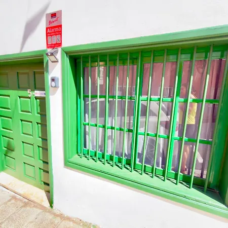 Alquiler De Privada Con Areas De Sala, Cocina Y Bano Que Se Comparten Cerca Al Mar!