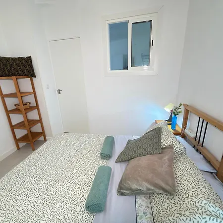 Alquiler De Privada Con Areas De Sala, Cocina Y Bano Que Se Comparten Cerca Al Mar! 홈스테이 Alcalá