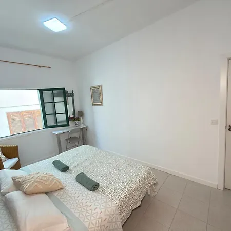 Alquiler De Privada Con Areas De Sala, Cocina Y Bano Que Se Comparten Cerca Al Mar! *
