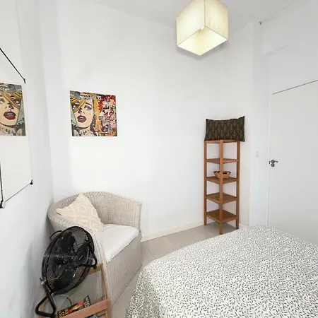 Alquiler De Privada Con Areas De Sala, Cocina Y Bano Que Se Comparten Cerca Al Mar! 홈스테이 Alcalá