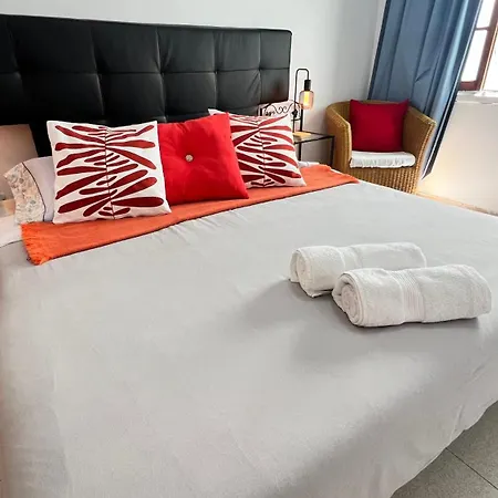 Alquiler De Privada Con Areas De Sala, Cocina Y Bano Que Se Comparten Cerca Al Mar! Alcalá la Real