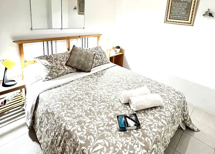 Alquiler De Privada Con Areas De Sala, Cocina Y Bano Que Se Comparten Cerca Al Mar! *