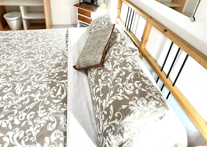 Alquiler De Privada Con Areas De Sala, Cocina Y Bano Que Se Comparten Cerca Al Mar! * Alcalá la Real