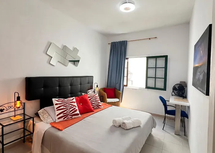 Alquiler De Privada Con Areas De Sala, Cocina Y Bano Que Se Comparten Cerca Al Mar! *